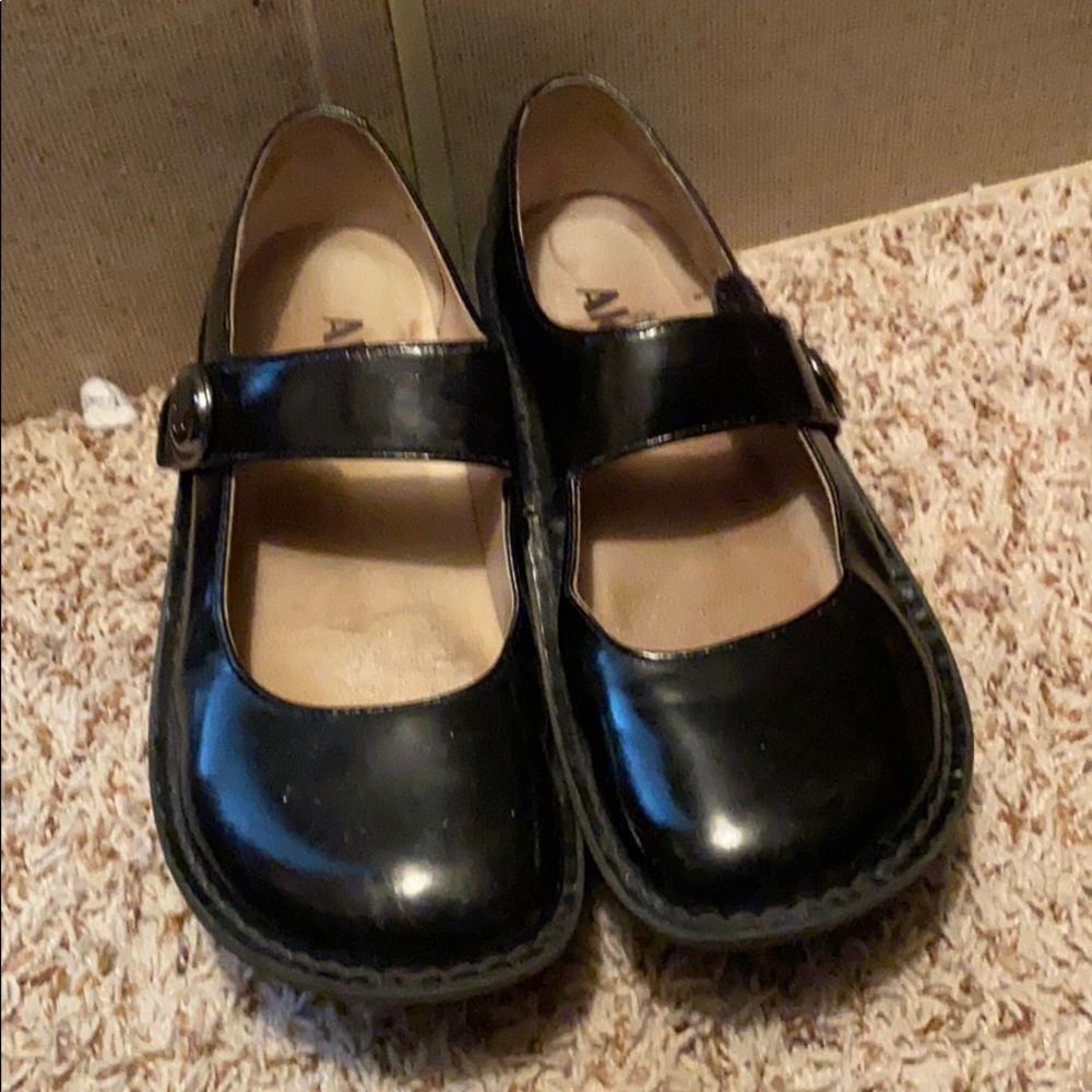 Algeria shoes
